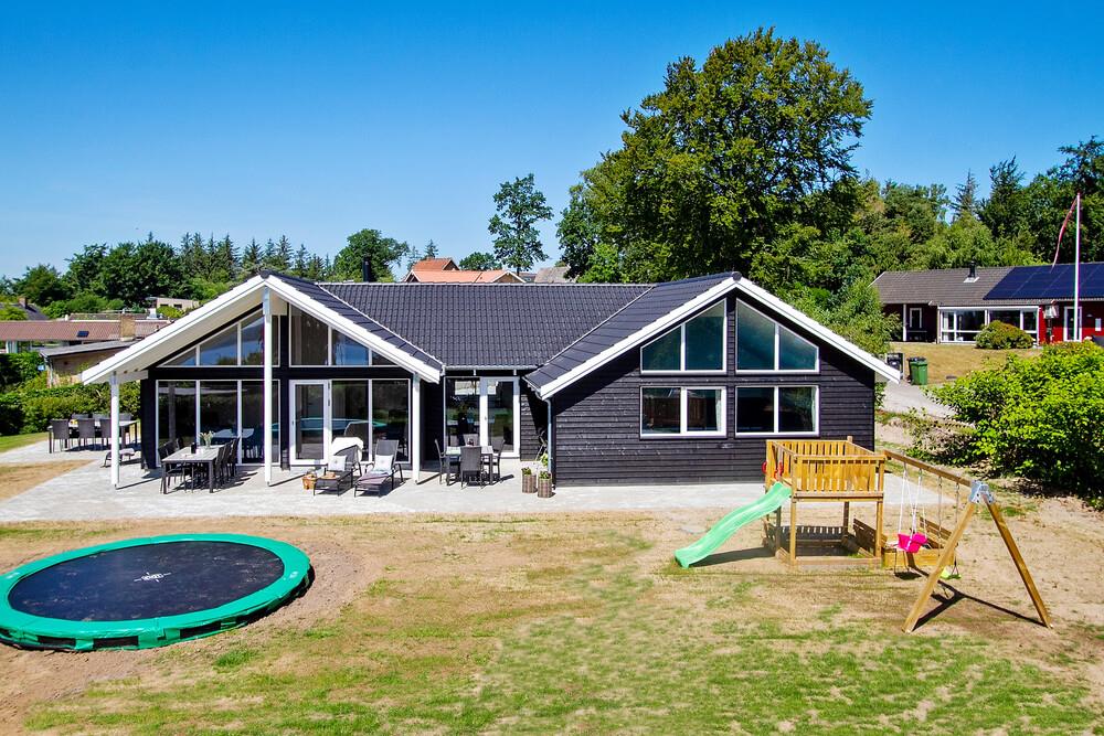 Luxusferienhaus mit Pool in Hvidbjerg